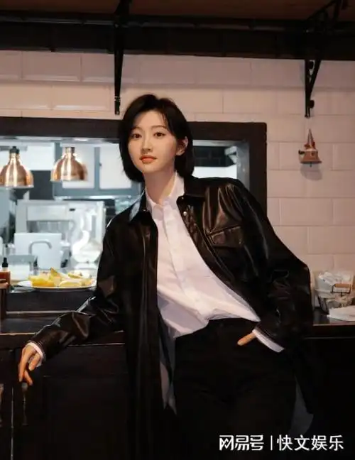 景甜短发新造型亮相皮衣妖娆身材吸睛无数颜值爆表如动漫女神