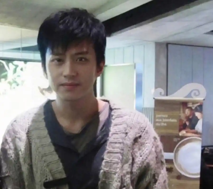 邓超早期旧照# 老邓头年轻的时候竟然这么帅,难怪孙俪会在众多追钦哌