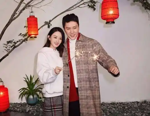 冯绍峰携子迎接赵丽颖,一家三口互动太有爱,曝冯妈低姿态求复婚_复合