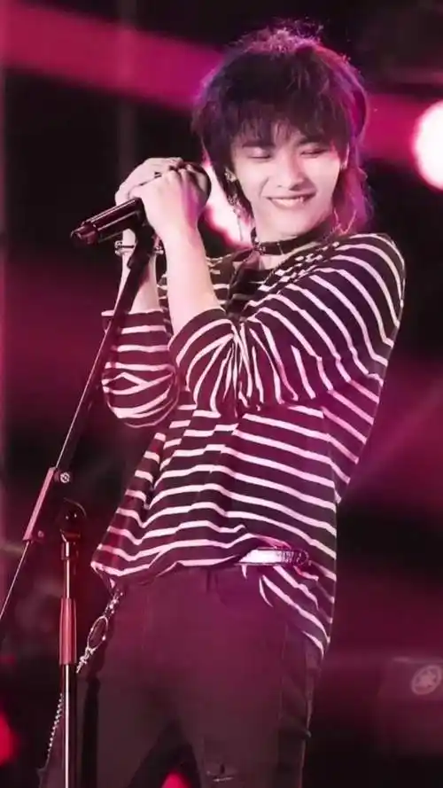 绒儿华晨宇绒绒向全世界安利这谁顶得住啊能抗住怼脸镜头的颜值华