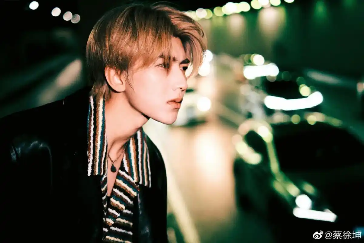 分享图片#蔡徐坤  - 抖音
