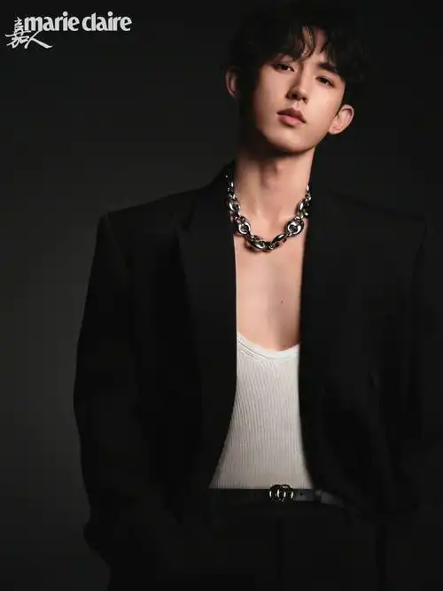 嘉人十一月刊#于甘孜高原的壮美景致中,@郭俊辰_fiction与"林南一"