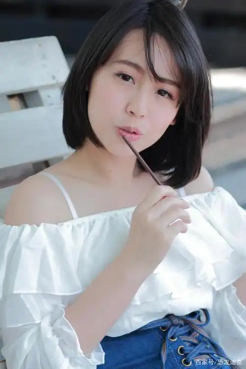 摄影:单纯可爱的女孩子,笑起来格外迷人