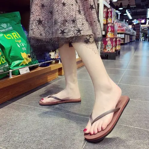 新款海边情侣人字拖女夏时尚外穿凉拖平跟底夹脚防滑沙滩拖鞋潮男