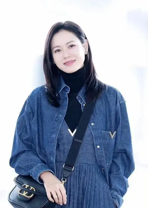 孙艺珍机场路透状态