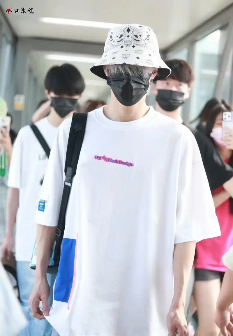 丨@tf家族-朱志鑫 最新机场饭拍来咯!