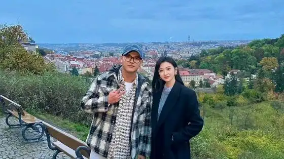 他竟然有机会和景甜合照!