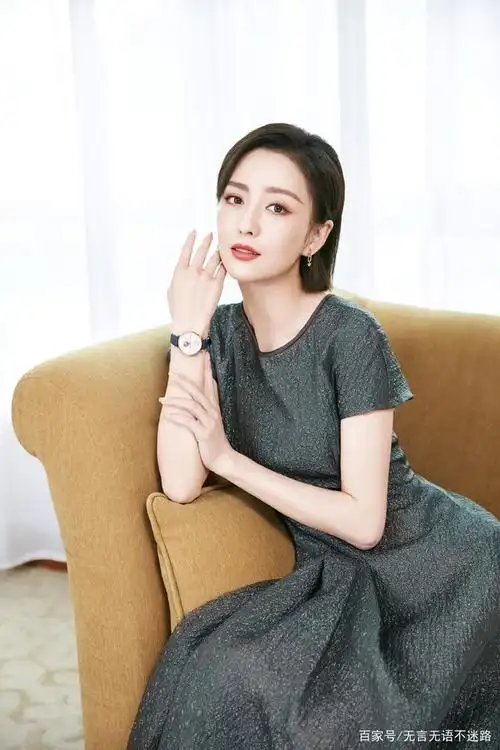 佟丽娅阿玛尼优雅代言写真