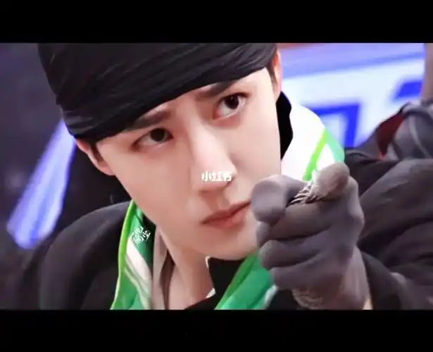 王一博这就是街舞5 #小豹子怎么想装凶时这么小咪呢一口给吃了#王