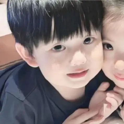 一人一半萌萌的情侣头像小孩子可爱一男一女