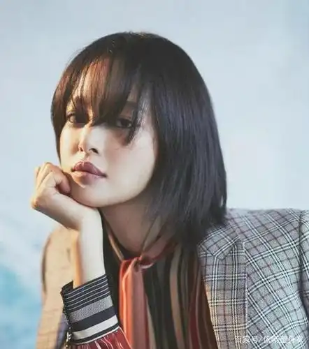 颧骨突出梨形脸剪什么发型才好看,选对发型分分钟换脸型