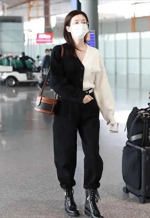 江疏影素颜有点寡淡穿拼色上衣挺有个性不对称服装好抢眼