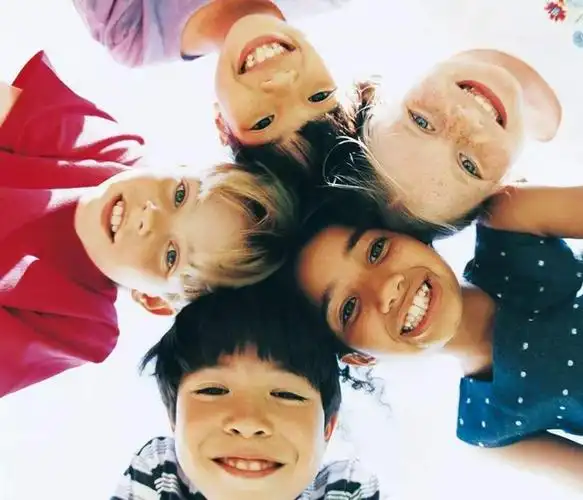 人类和猩猩有生殖隔离,为何明明有不同肤色的人种,人类却没有呢