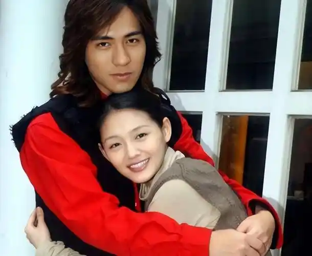 周渝民|《流星花园》周渝民41岁生日罕见露面,老婆36字甜蜜告白!