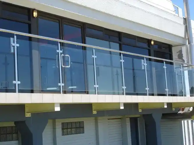 阳台不锈钢玻璃栏杆设计