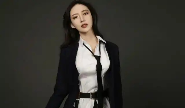 斗鱼热舞女王王雨檬因穿着暴露被超管警告,王指导为热度拼了!