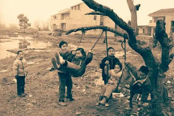 往事只能回味,一系列难忘的童年照片,献给正在慢慢变老的我们