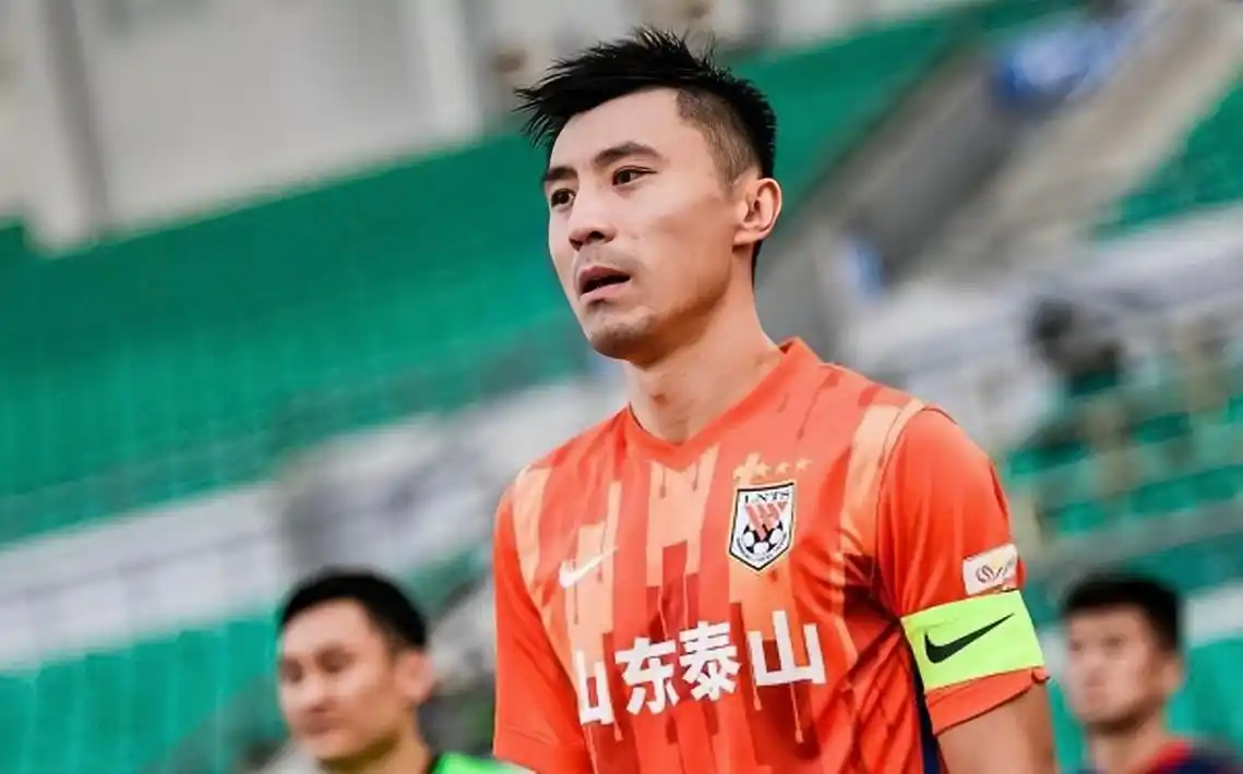 300场里程碑!郑铮:泰山队的传奇战将