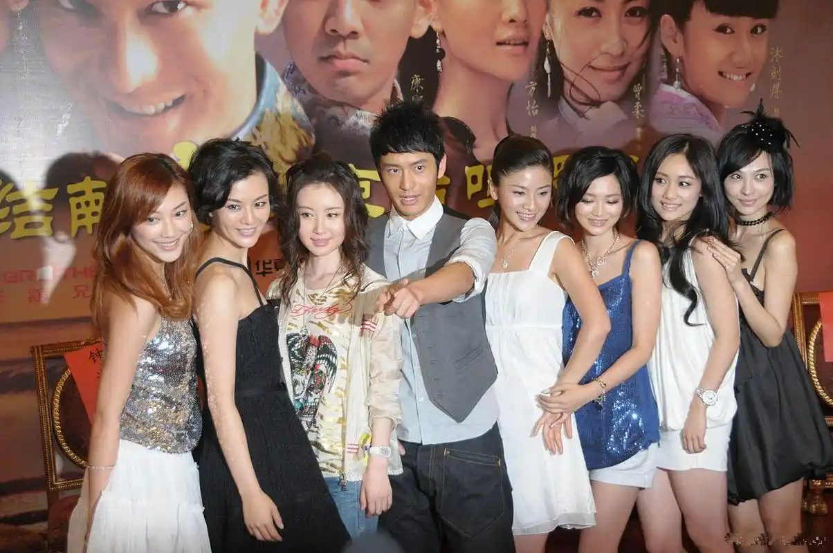 黄晓明和他的"七个老婆"!