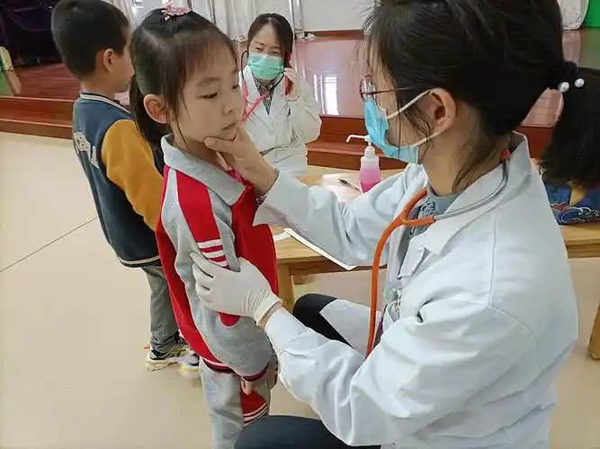 为幼儿的健康成长保驾护航天虹水墨花园幼儿园六一体检活动