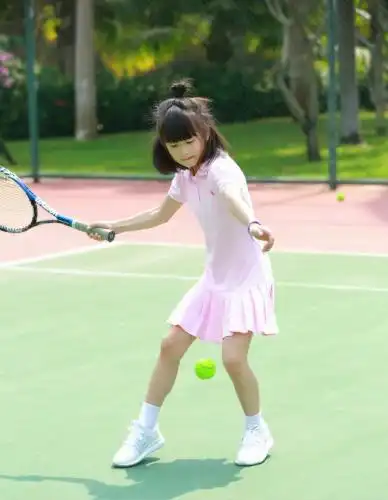 森碟变身网球美少女 田亮球技被完虐(图)
