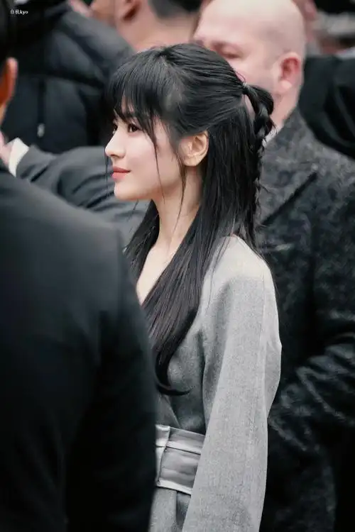 宋慧乔米兰时装周造型