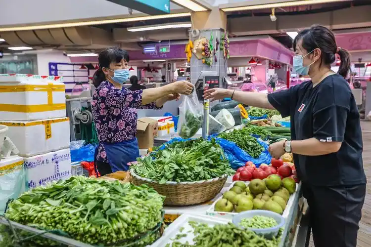 热图:"扛"住高温 南京地产蔬菜供应平稳