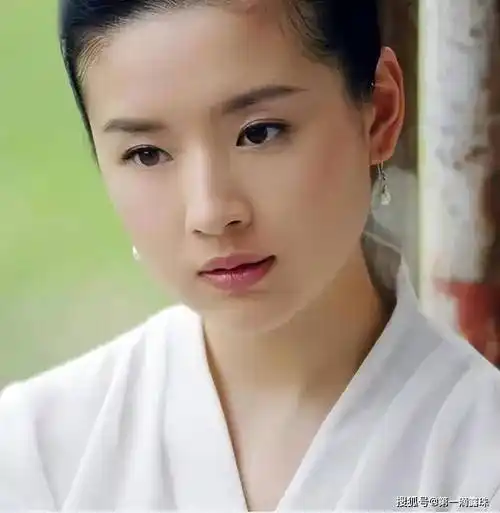 原创与凤行定档318若非赵丽颖领衔还真压不住这6位绝色女配