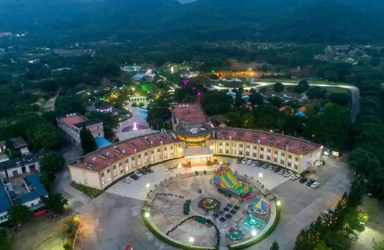 环境清幽坐落于广东省澄海莲花山南麓汕头莲花山温泉度假村