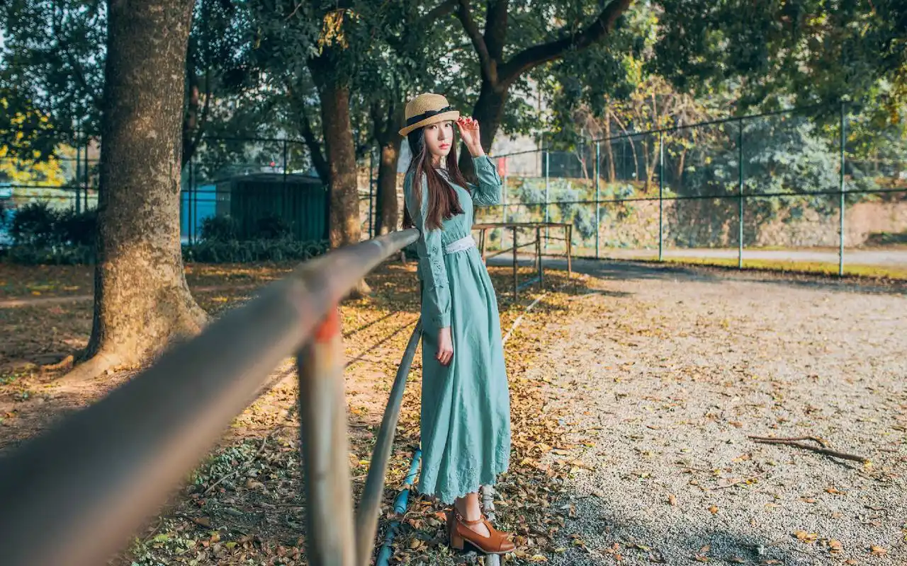 长裙美女森系风格写真电脑高清壁纸图片下载