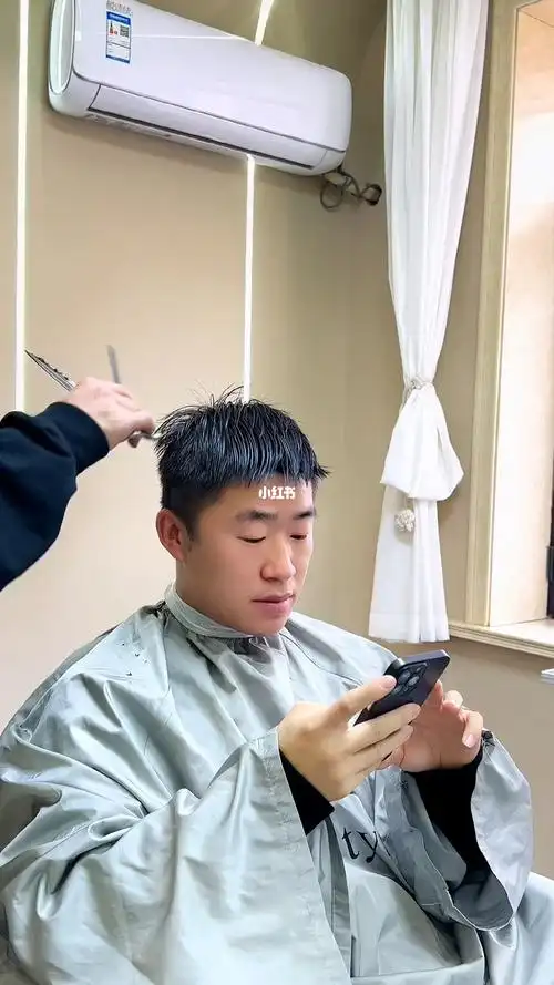 超短发钢夹烫飞机头