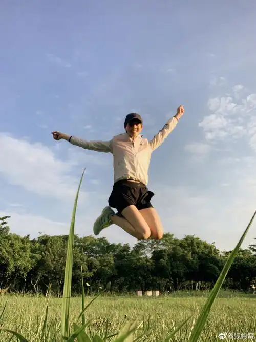 高清:张钧甯晒跑步后素颜照 皮肤透亮超年轻