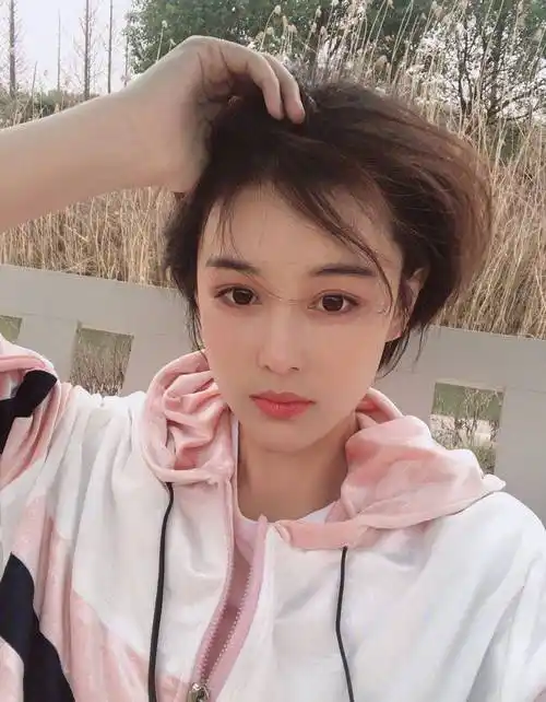 《完美关系》张馨予:敬业的她,哪个发型好看_头发_平台_漂亮