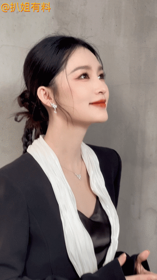 李沁千金回国妆