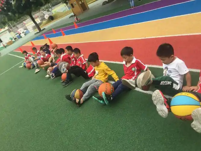 粤宝幼儿园大班年级———篮球特色课