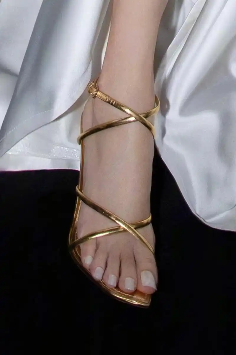 张韶涵  美腿玉足