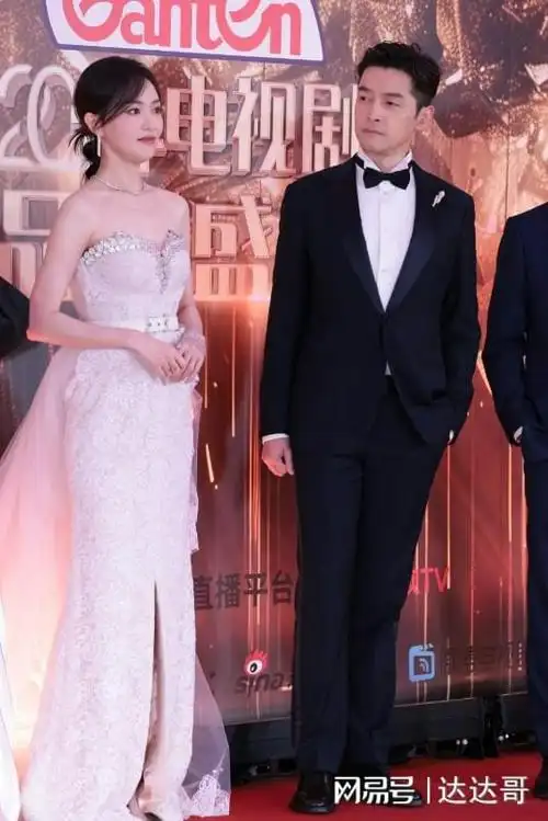 繁花胡歌唐嫣典礼稳占c位坐三金影后旁足见地位超然变化