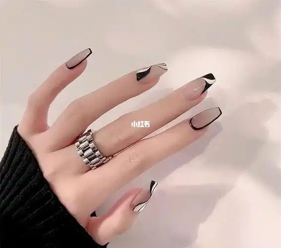 高端大气显白法式美甲70