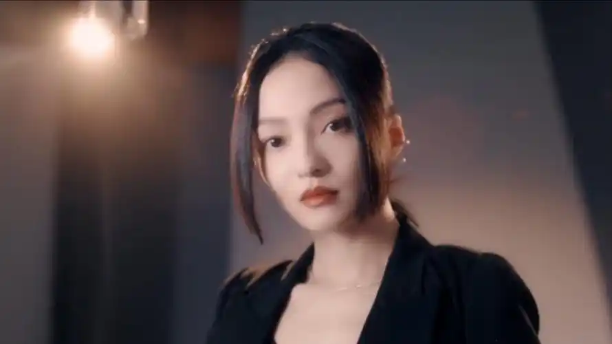 当实力歌手同唱一首歌,张韶涵邓紫棋一秒封神,华晨宇就尴尬了