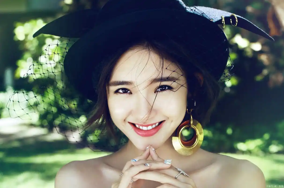 唐艺昕:开朗爱笑的女孩