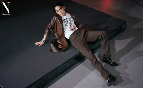 肖战禁欲系大片公开,粉丝直呼a爆了!