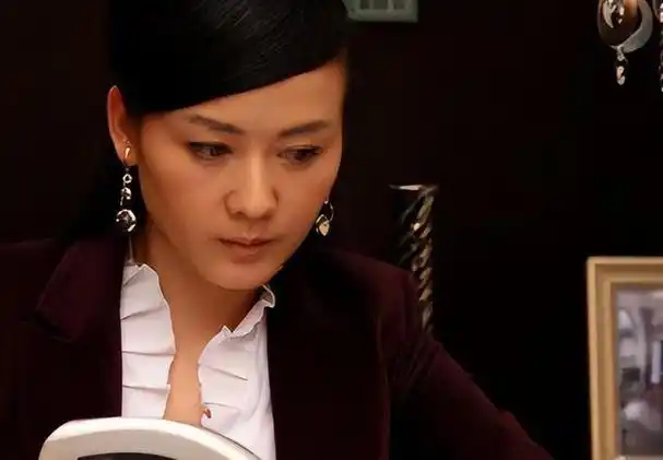 李琳,这位深陷苦情戏的女主角一露面,事业立刻达到巅峰.