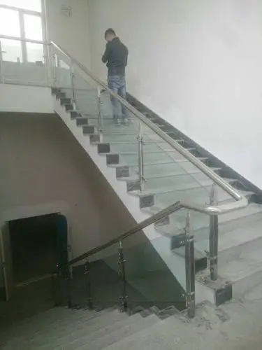 不锈钢玻璃楼梯扶手