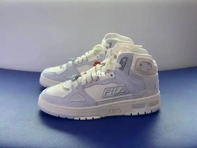 斐乐女款高帮篮球鞋现货36一双369到手