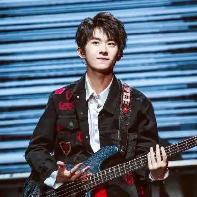 最新易烊千玺最帅的图片头像大全,男生头像图片