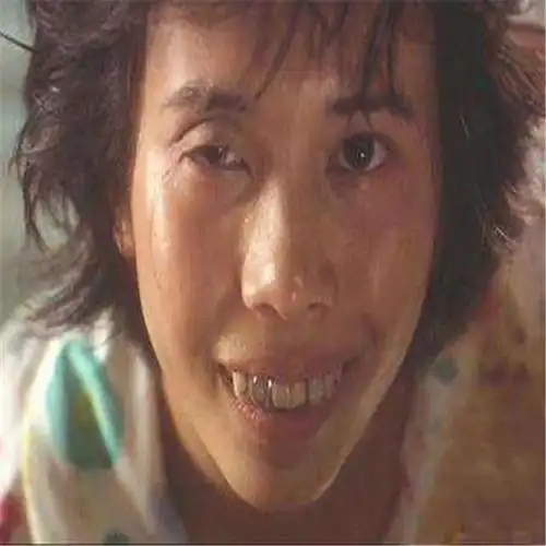 原来我们被周星驰"骗"了这么久,"龅牙妹"一点不丑!