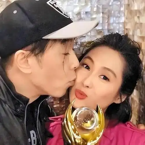 52岁朱茵现状曝光跟爱人隐居山林网友活成娱乐圈李子柒