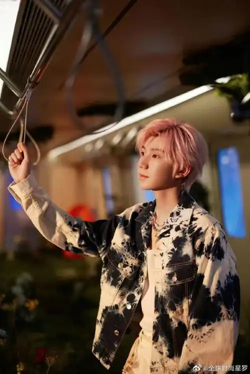 王源粉色头发##王源