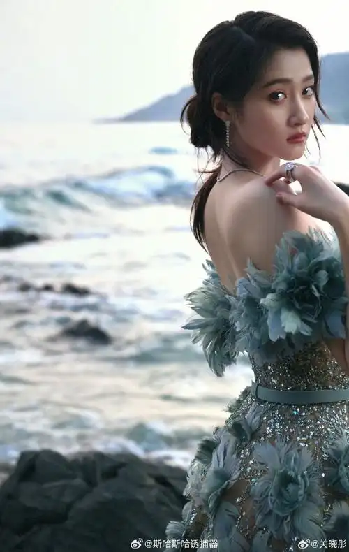 关晓彤第32套高定##关晓彤出图好快