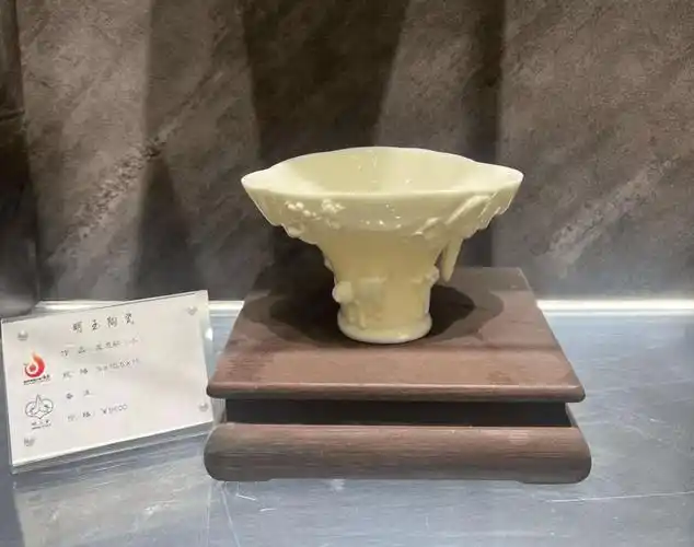 德化窑雕塑仿古折枝梅花杯,与古器对话向古器学习_陶瓷_杯子_瓷器